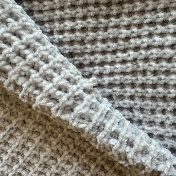 Express Cropped Chenille Crewneck Sweater - Picture 5 of 12